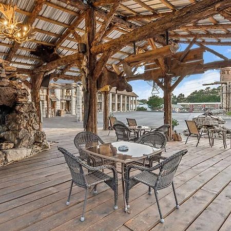 Stonegate Lodge King Bed Wifi 50 In Roku Tv Salt Water Pool Room # 101 Eureka Springs Exterior photo