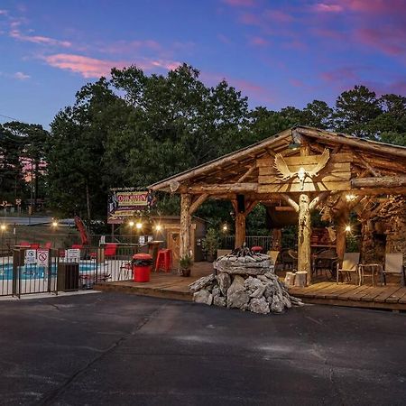 Stonegate Lodge King Bed Wifi 50 In Roku Tv Salt Water Pool Room # 101 Eureka Springs Exterior photo