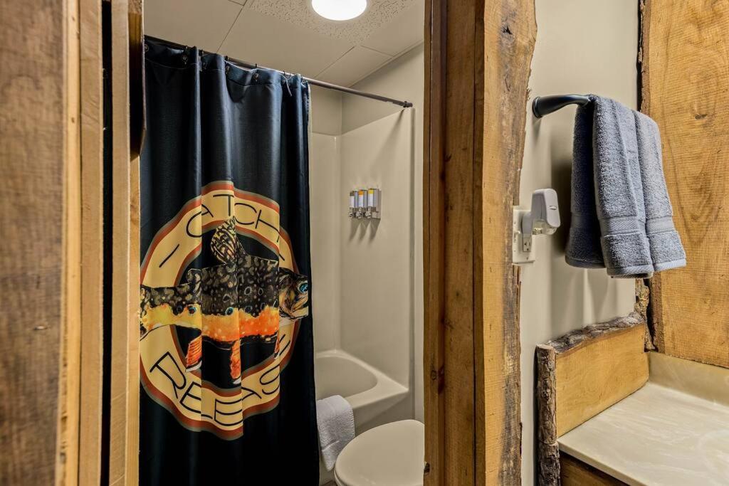 Stonegate Lodge King Bed Wifi 50 In Roku Tv Salt Water Pool Room # 101 Eureka Springs Exterior photo