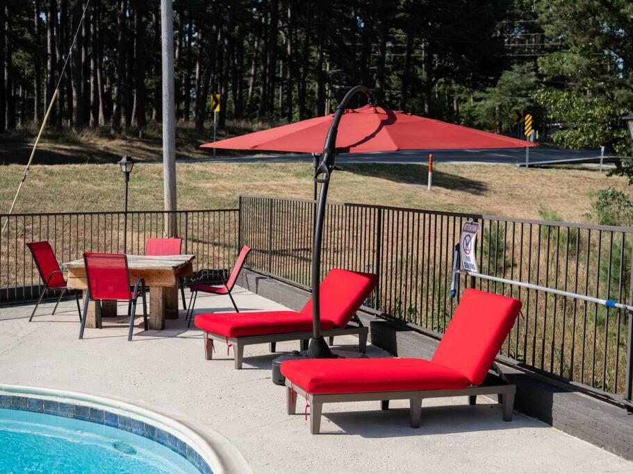 Stonegate Lodge King Bed Wifi 50 In Roku Tv Salt Water Pool Room # 101 Eureka Springs Exterior photo
